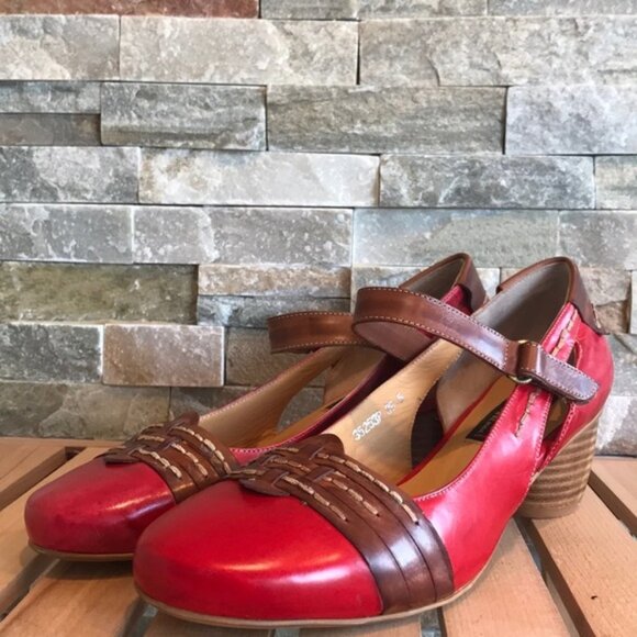 Everybody Women's Landino Mary Jane Pump - Picture 2 of 8